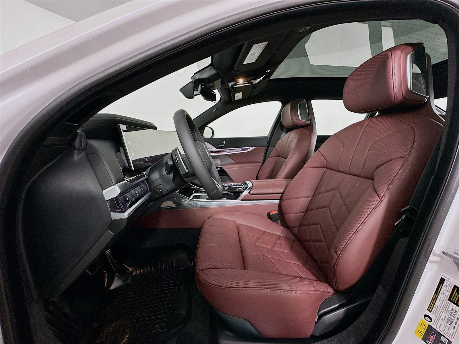 2026 Bmw 750e photo 21