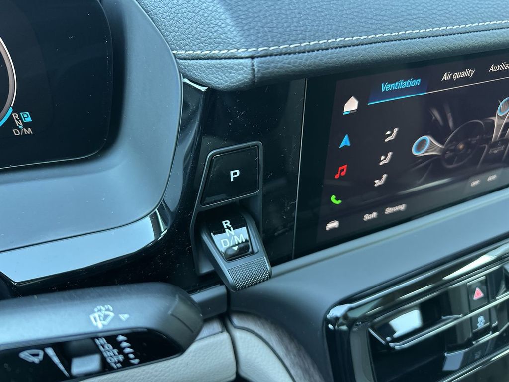 2025 Porsche Panamera Base photo 23