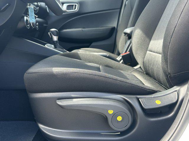 2025 Hyundai Venue SE photo 9