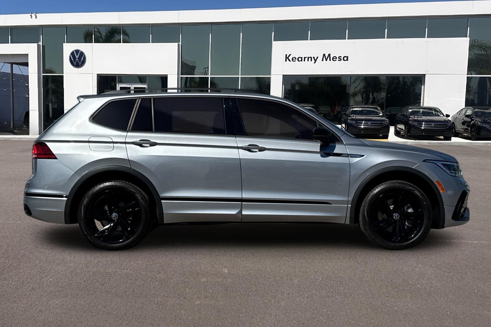 2024 Volkswagen Tiguan SE R-Line Black photo 3