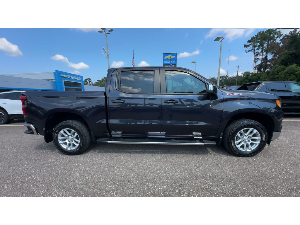 2022 Chevrolet Silverado 1500 LT photo 9