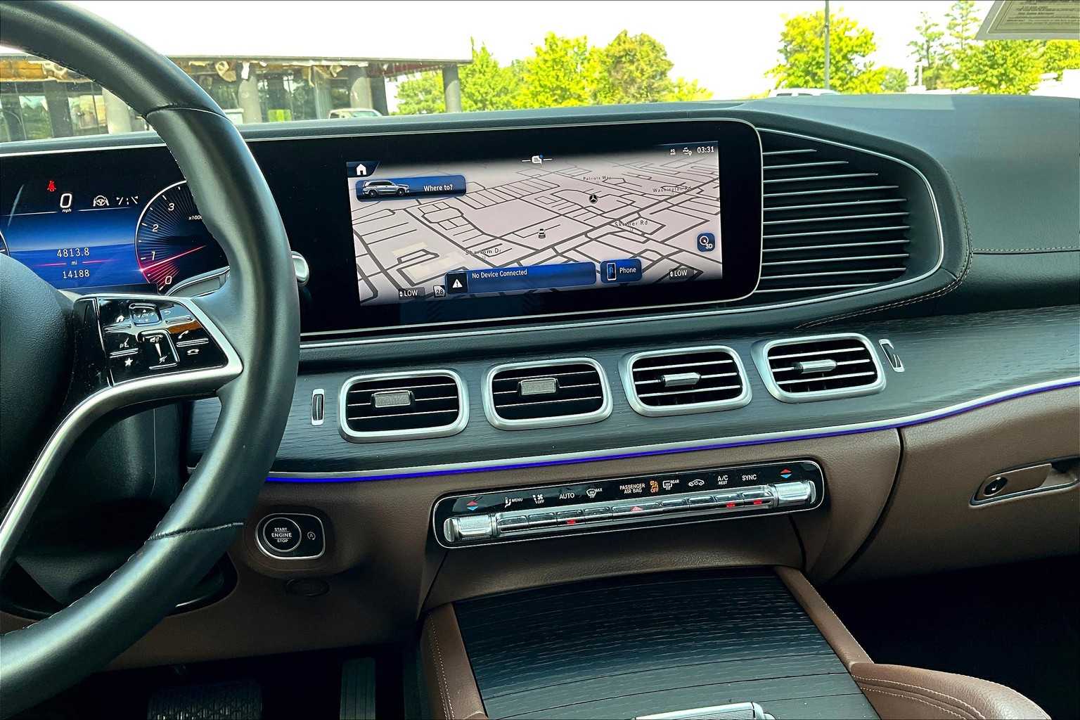 2024 Mercedes Benz GLS 450 4MATIC photo 3