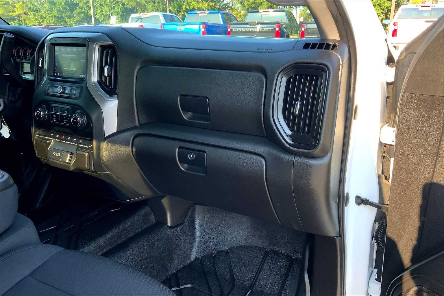 2021 Chevrolet Silverado 1500 Custom photo 17
