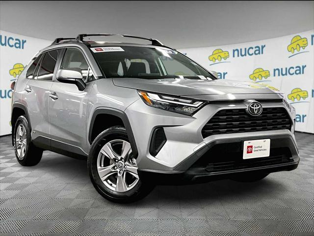 2025 Toyota RAV4 XLE's photo