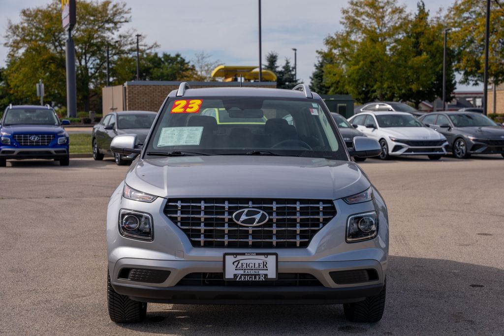 2023 Hyundai Venue SEL Limited photo 2