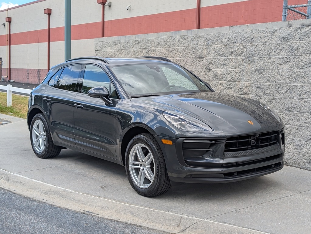 2025 Porsche Macan T photo 9