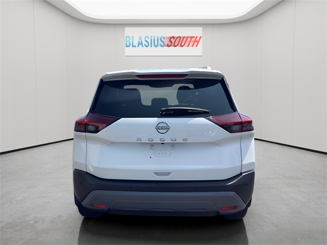 2022 Nissan Rogue SV photo 3