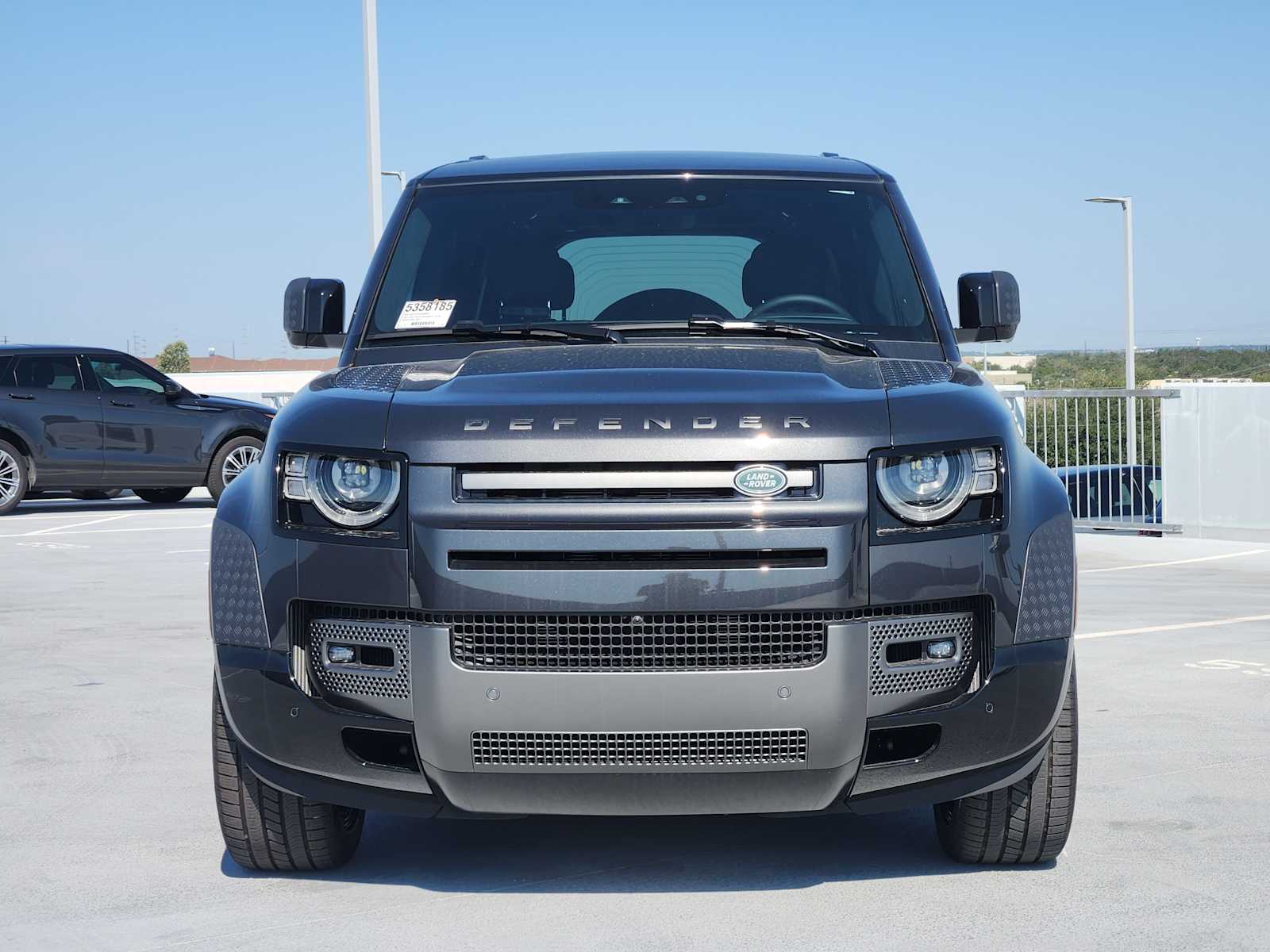 2025 Land Rover Defender 130 V8 photo 2
