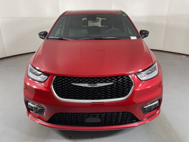 2026 Chrysler Pacifica photo 3