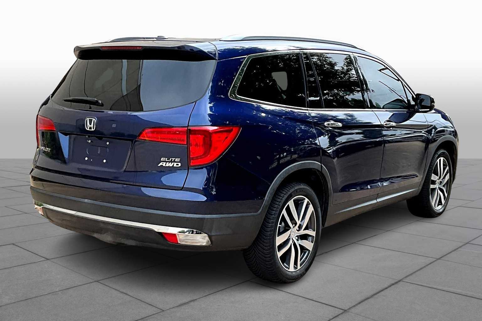 2016 Honda Pilot Elite photo 12