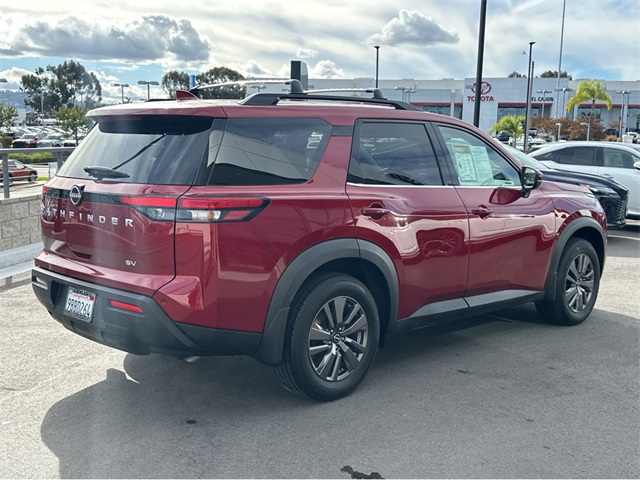 2022 Nissan Pathfinder SV photo 2