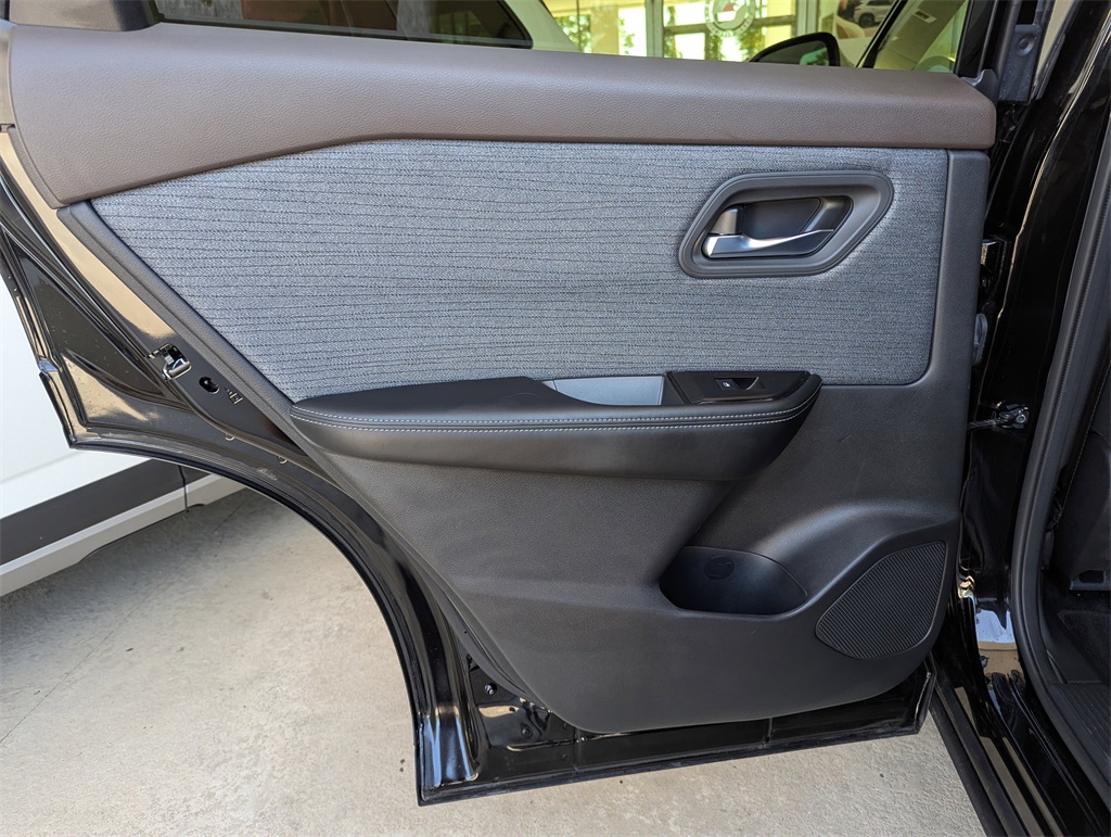 2023 Nissan Rogue SV photo 27