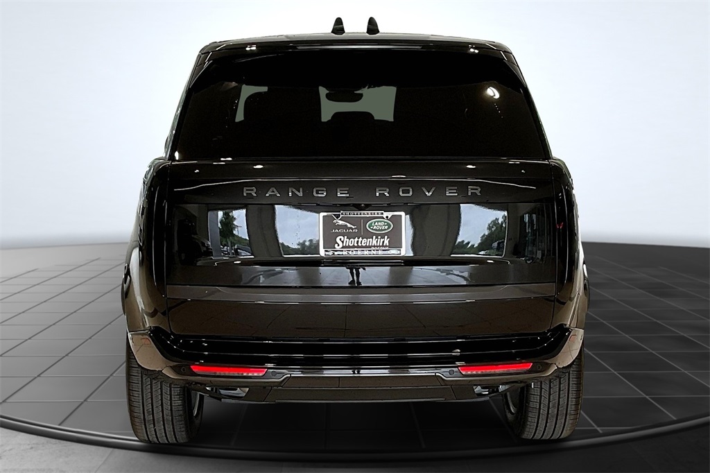 2025 Land Rover Range Rover SE photo 2