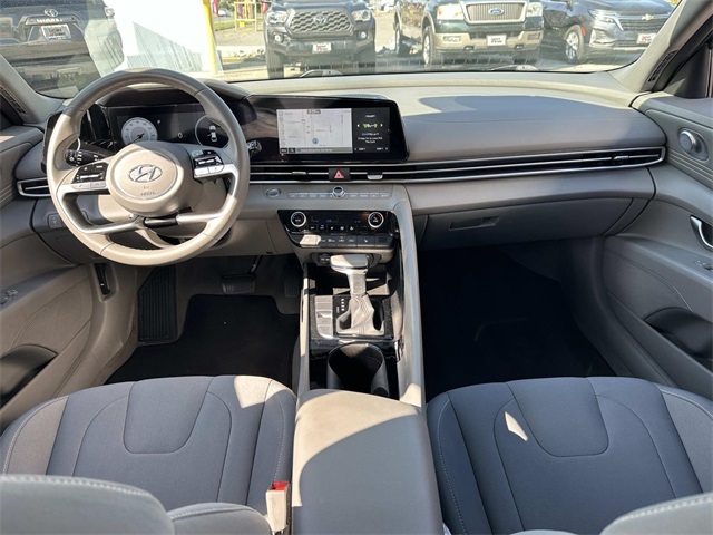 2023 Hyundai Elantra SEL Convenience photo 16