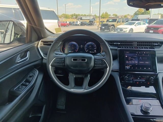 2023 Jeep Grand Cherokee Altitude photo 13