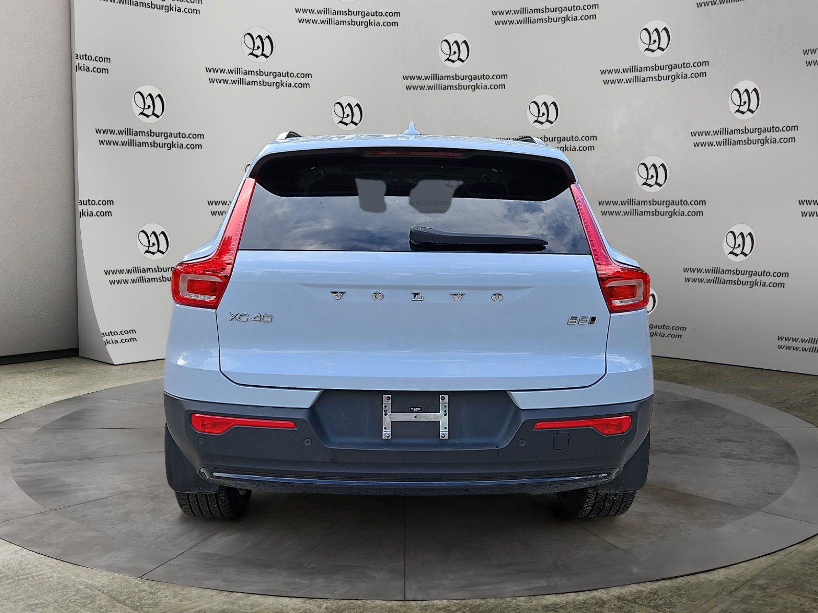 2024 Volvo XC40 Plus photo 3