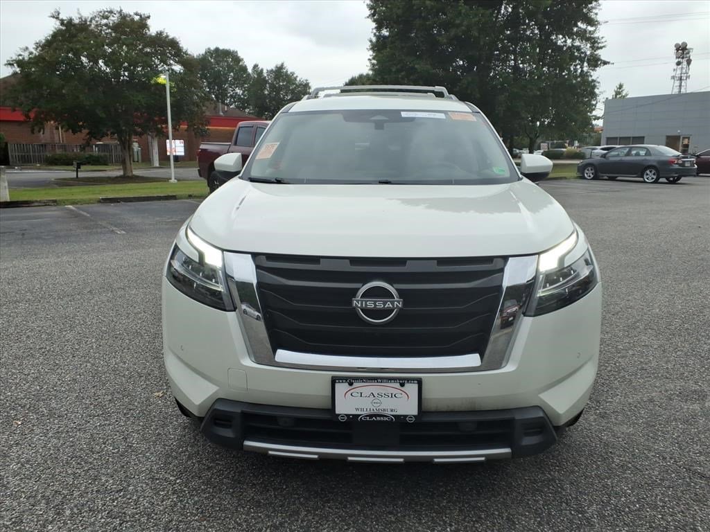 2023 Nissan Pathfinder SL photo 2