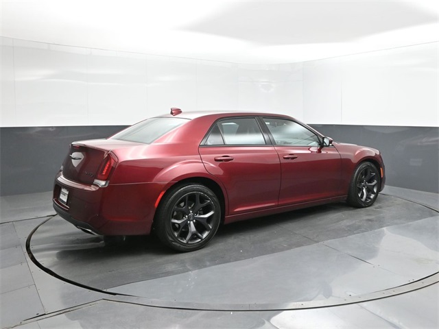 2021 Chrysler 300 S photo 13