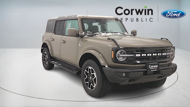 2025 Ford Bronco 4-Door Outer Banks's photo