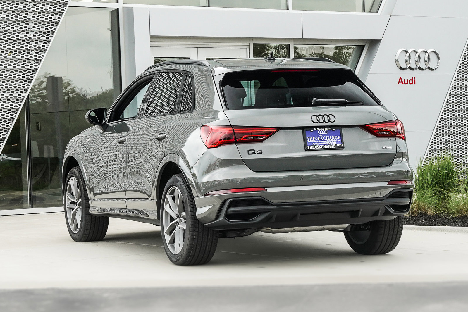 2025 Audi Q3 S line Premium photo 4