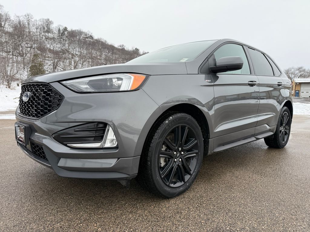 2023 Ford Edge ST-Line's photo