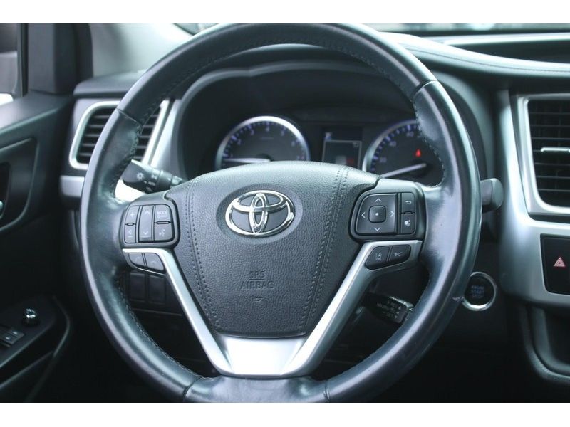 2018 Toyota Highlander SE photo 12