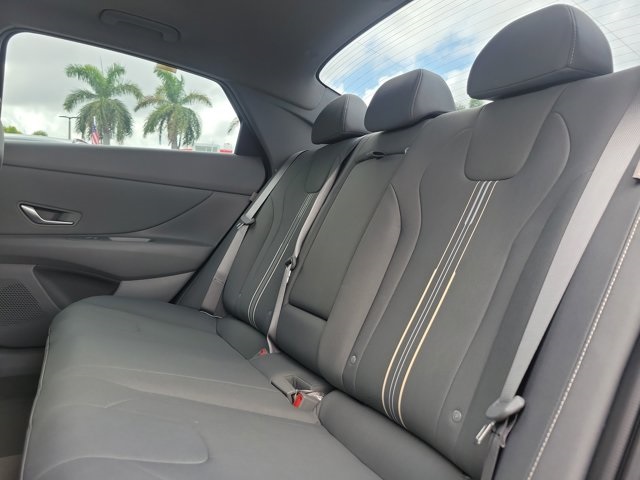 2025 Hyundai Elantra SEL Convenience photo 6