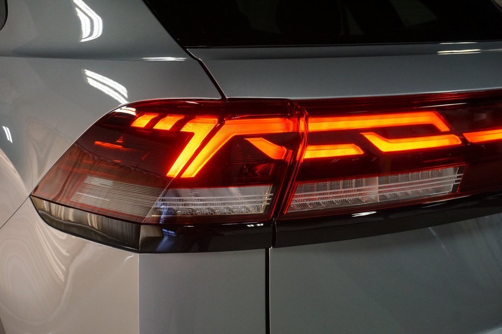2026 Volkswagen Atlas Cross Sport SEL R-Line photo 36