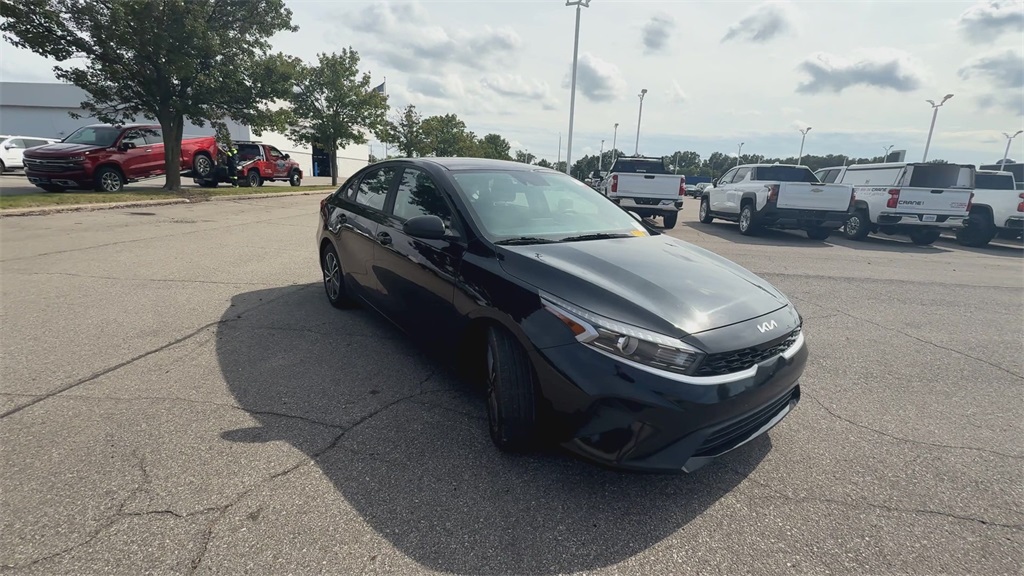 2023 Kia Forte LXS photo 3