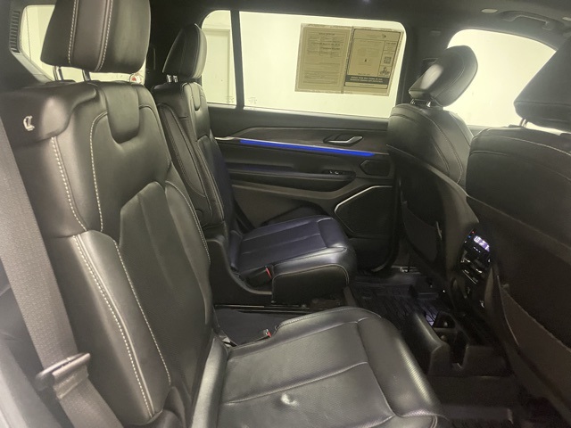2023 Jeep Grand Cherokee Overland photo 18