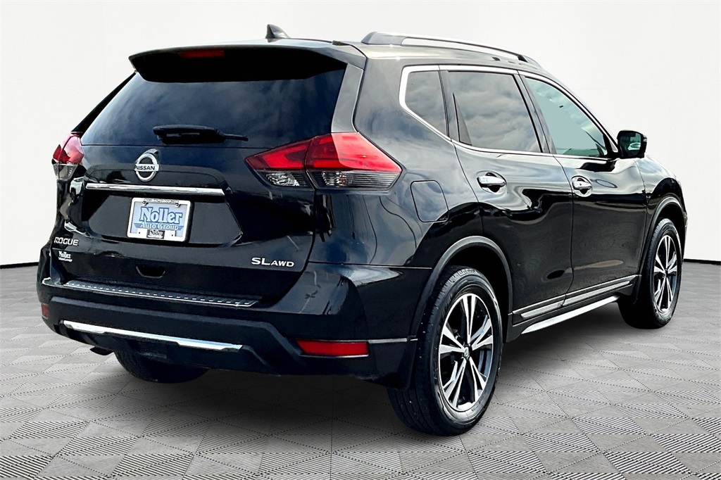 Used 2017 Nissan Rogue SL with VIN 5N1AT2MV4HC745255 for sale in Kansas City