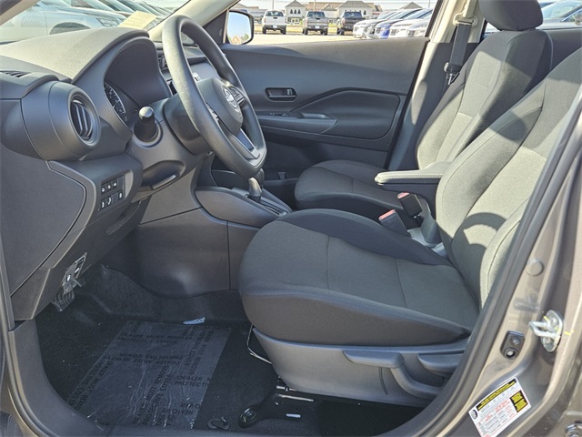 2025 Nissan Kicks Play S photo 4