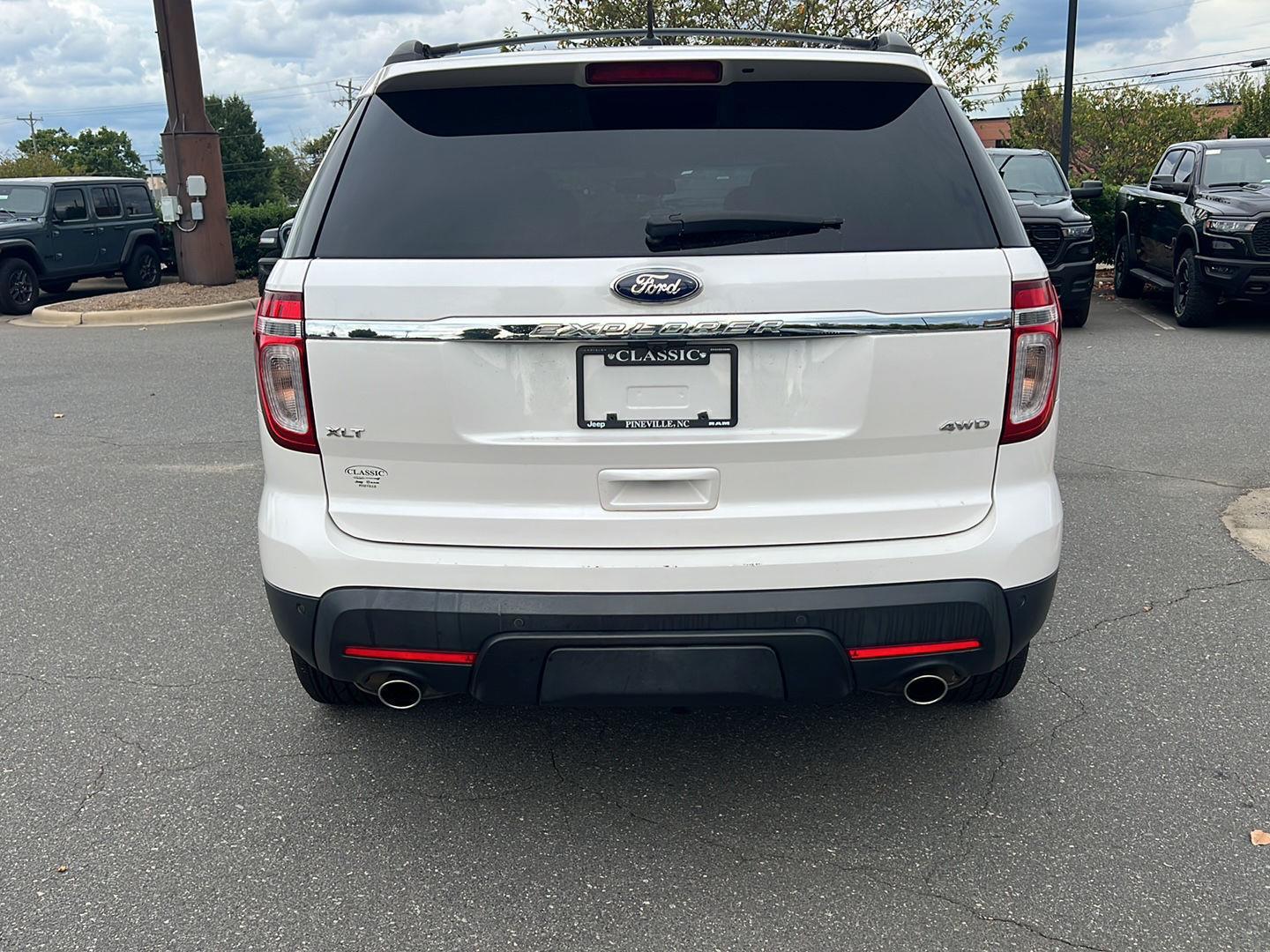 2015 Ford Explorer XLT photo 5