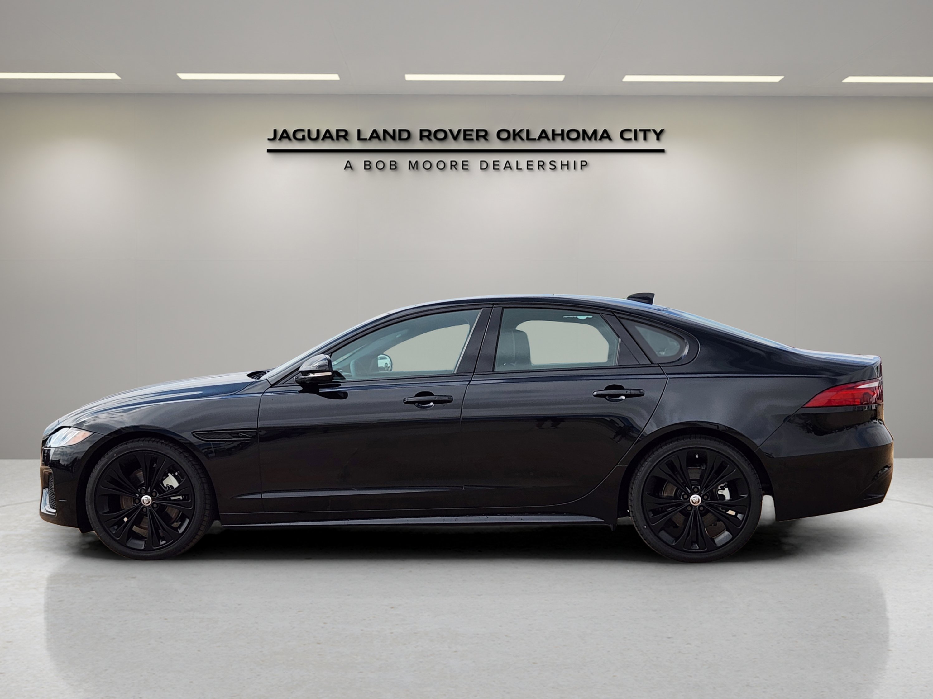 2024 Jaguar XF P300 R-Dynamic SE photo 3