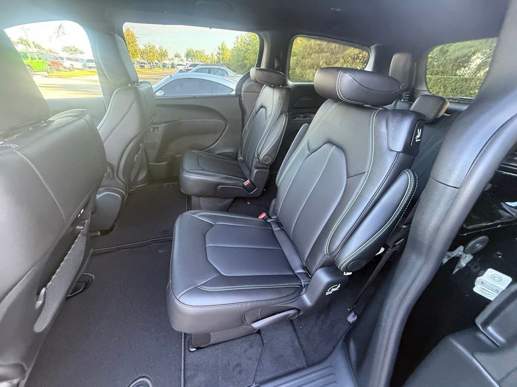 2026 Chrysler Pacifica photo 19