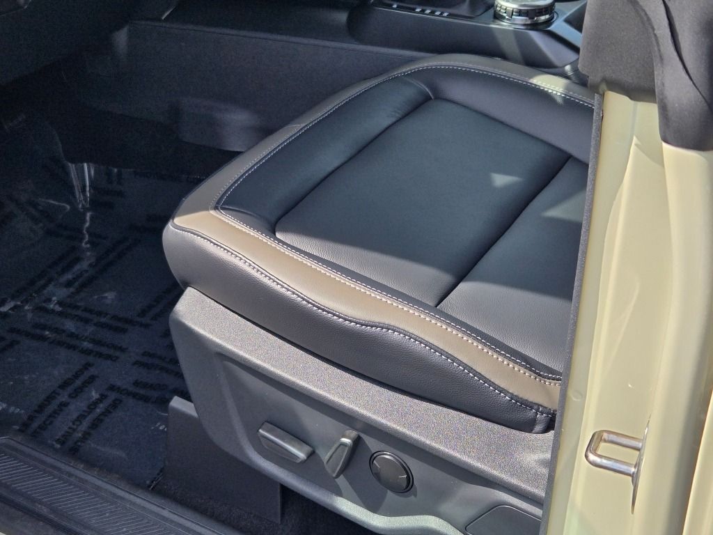 2025 Ford Bronco Outer Banks photo 17