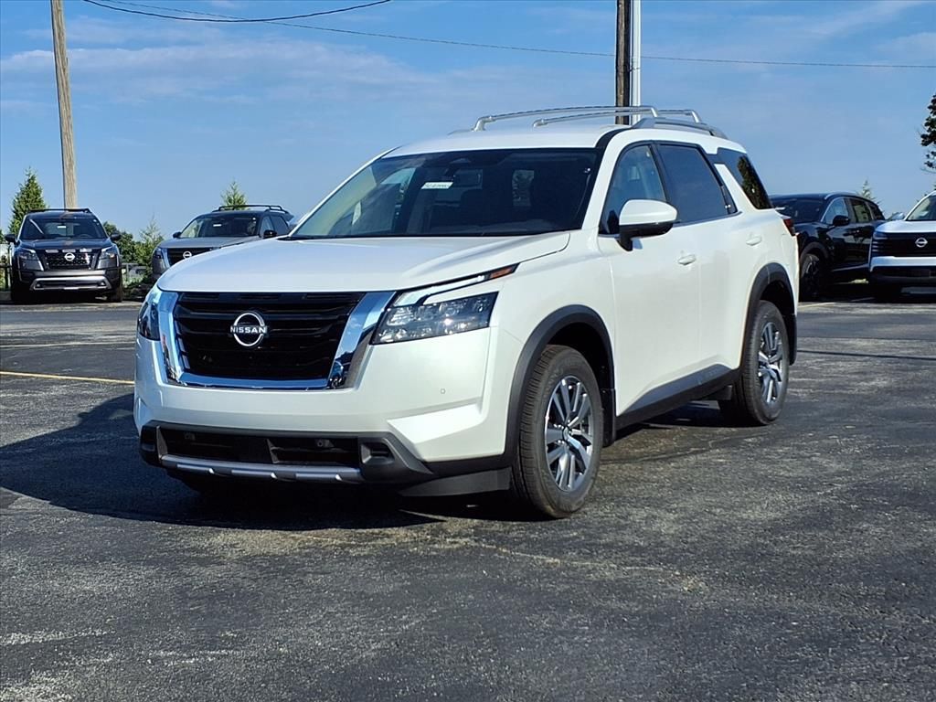 2025 Nissan Pathfinder SL photo 2