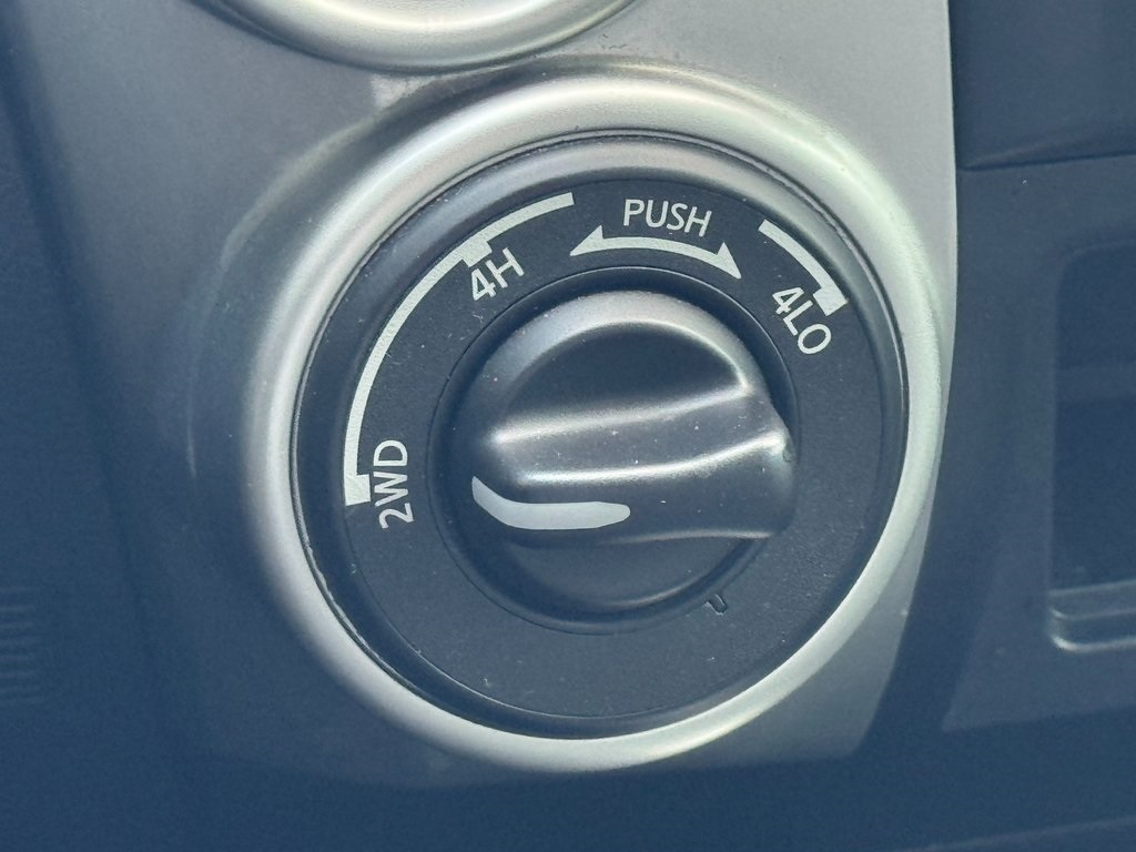 2017 Nissan Titan SL photo 18