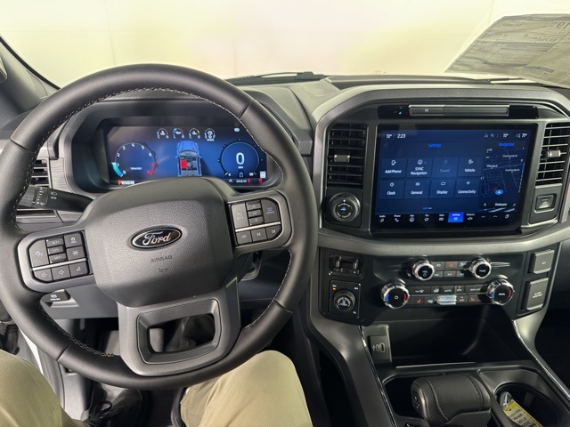 2025 Ford F-150 XLT photo 16