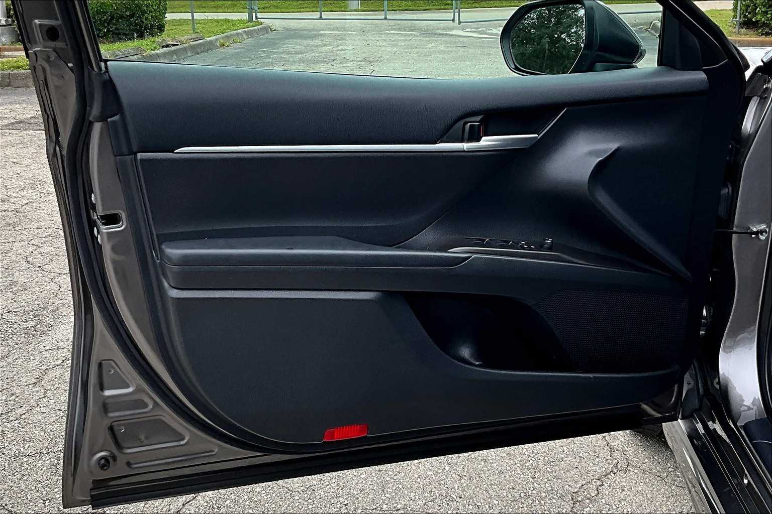 2023 Toyota Camry SE photo 25