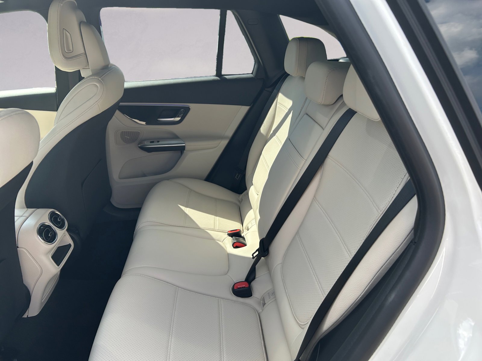 2025 Mercedes Benz GLC 300 4MATIC photo 11