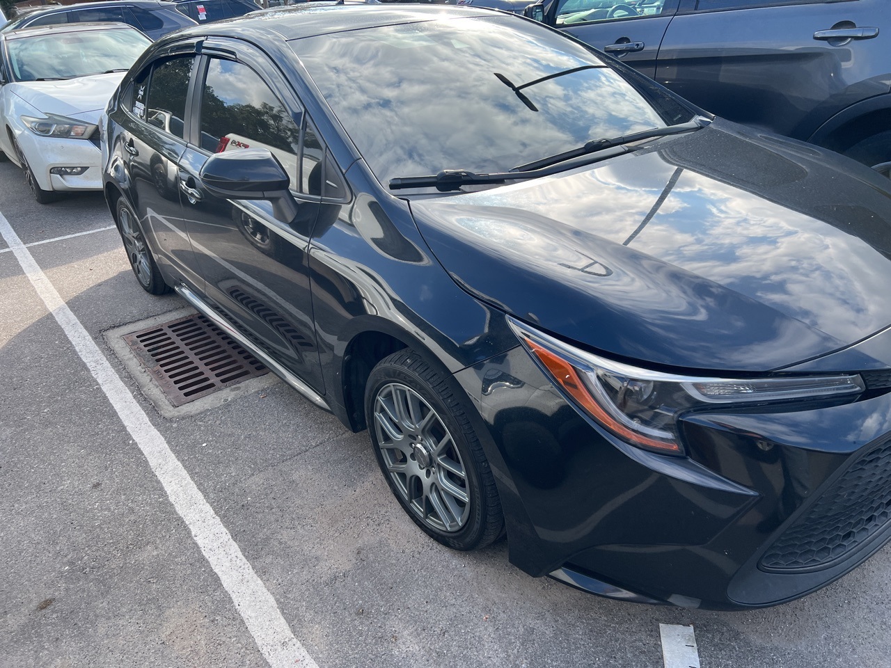 2021 Toyota Corolla LE photo 3