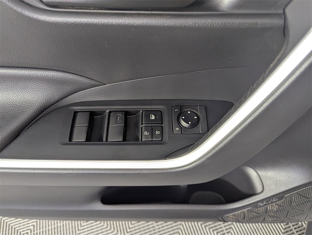 2023 Toyota RAV4 LE photo 15