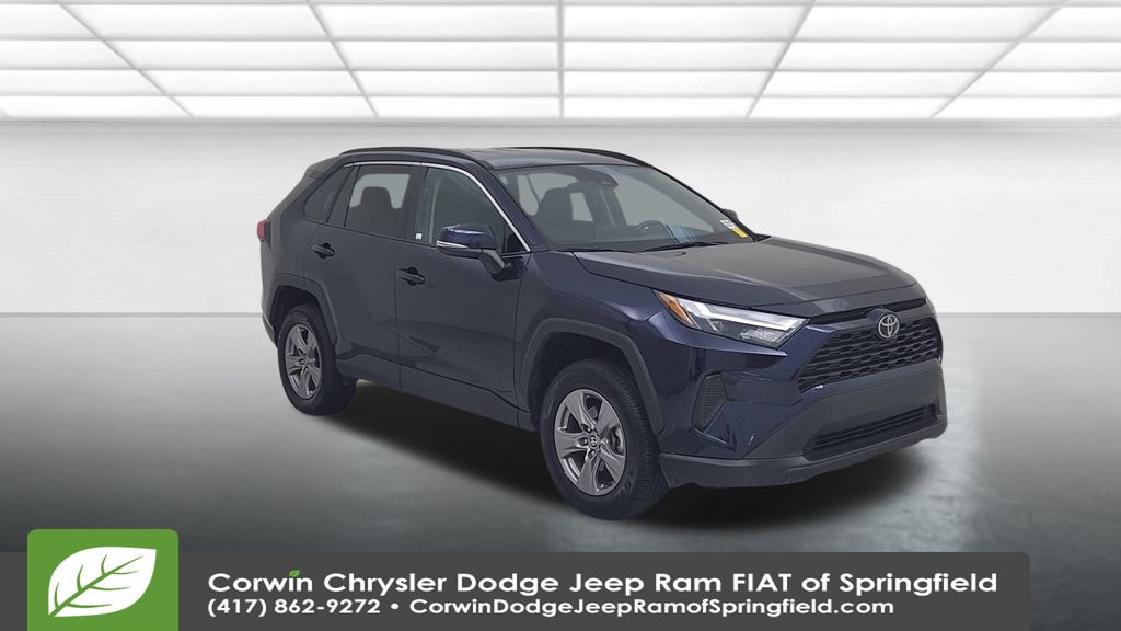 2024 Toyota RAV4 XLE photo 3