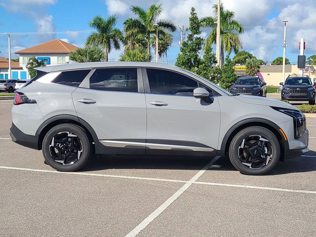 2026 Kia Sportage EX photo 3