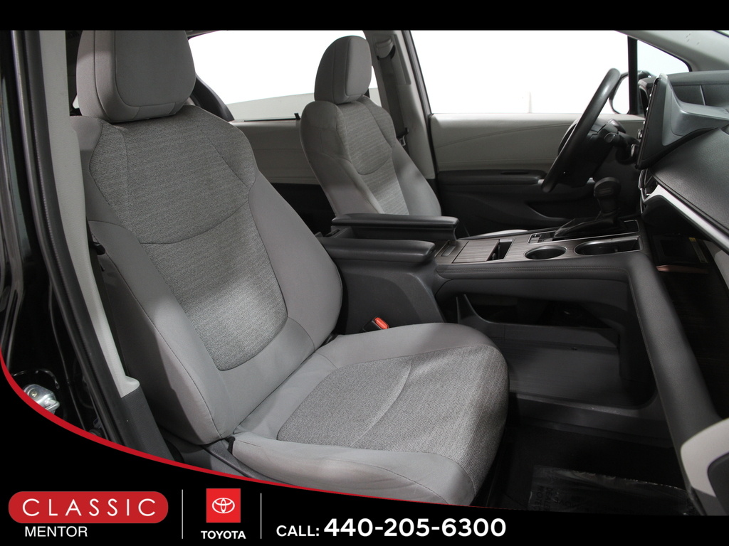 2021 Toyota Sienna LE photo 12