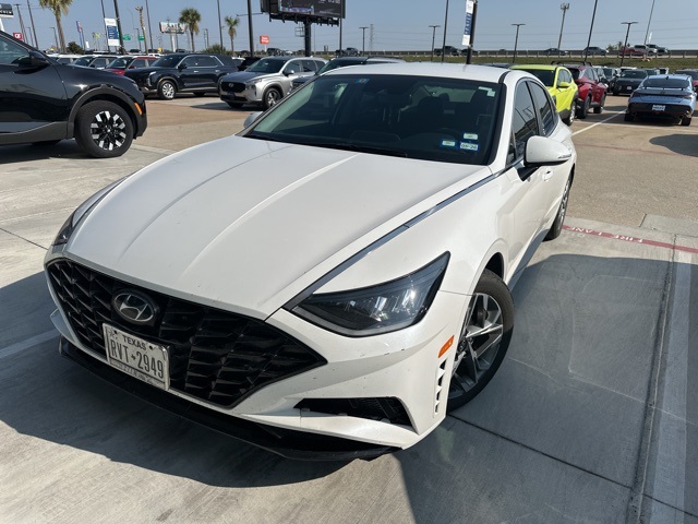 2022 Hyundai Sonata SEL photo 2