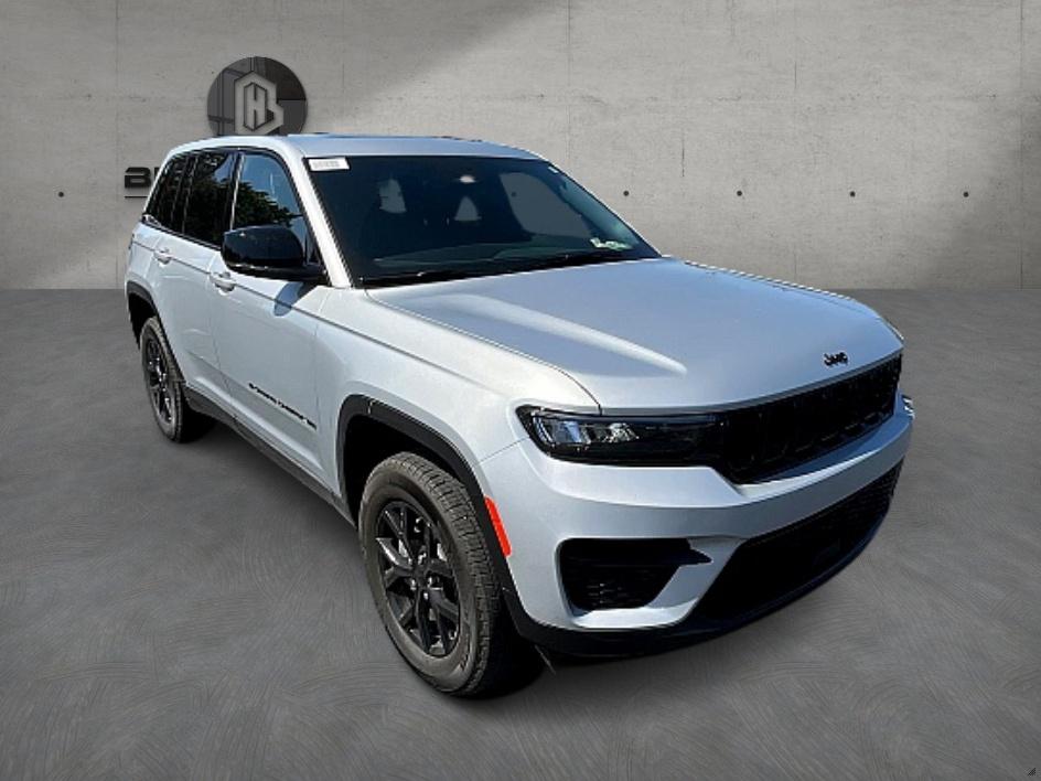 2025 Jeep Grand Cherokee Altitude X photo 4