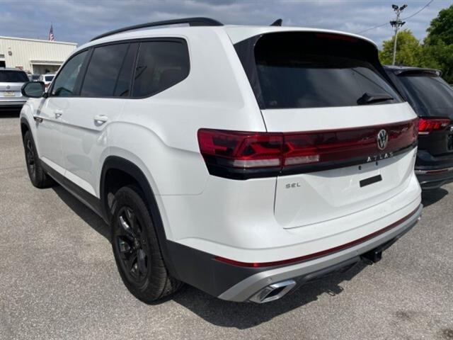 2024 Volkswagen Atlas Peak Edition SEL photo 2