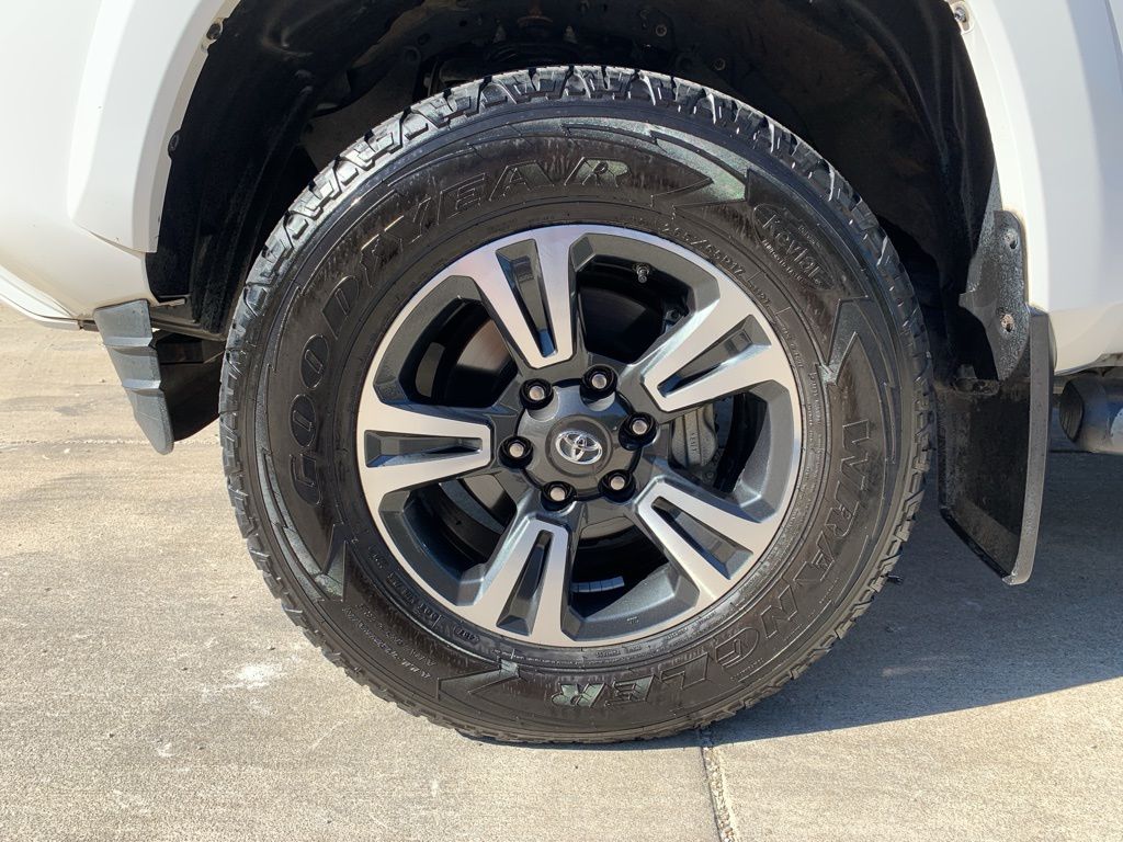 2017 Toyota Tacoma TRD Sport 4x4 Double Cab photo 29